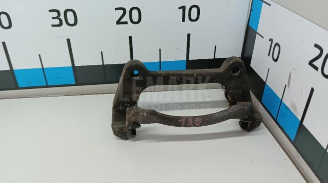 Скоба суппорта переднего левого