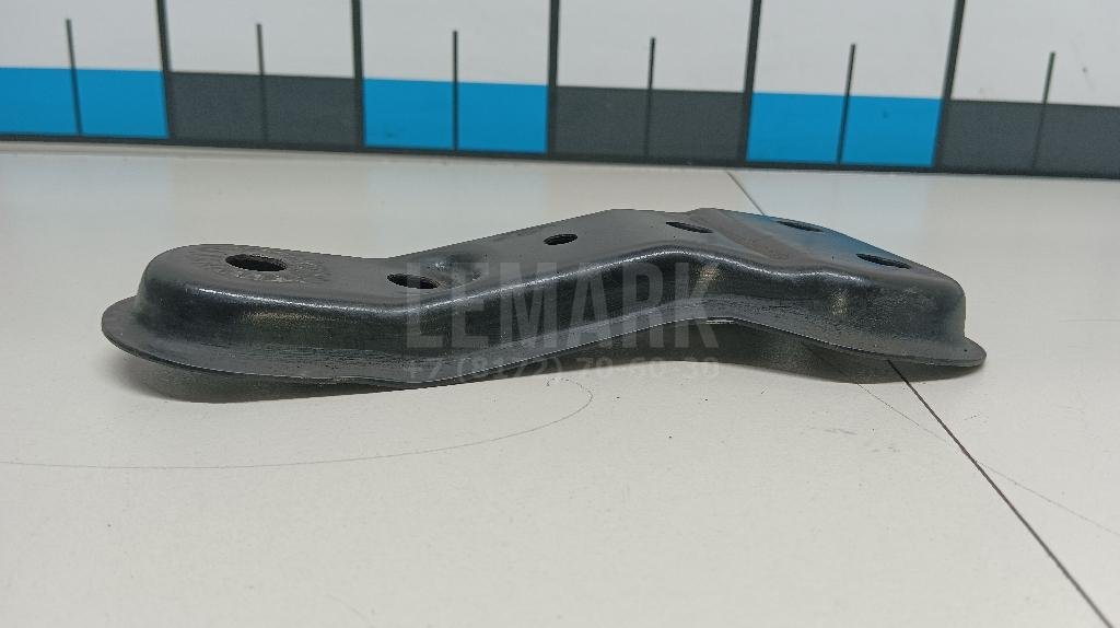 Кронштейн передней балки