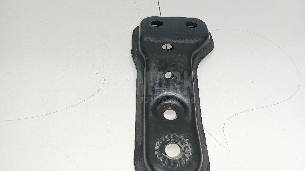 Кронштейн передней балки