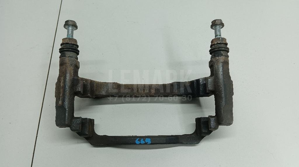 Скоба суппорта переднего левого