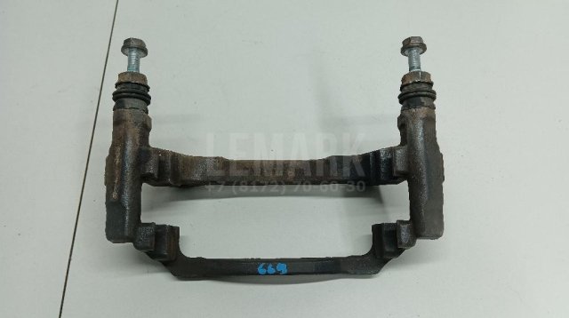 Скоба суппорта переднего левого