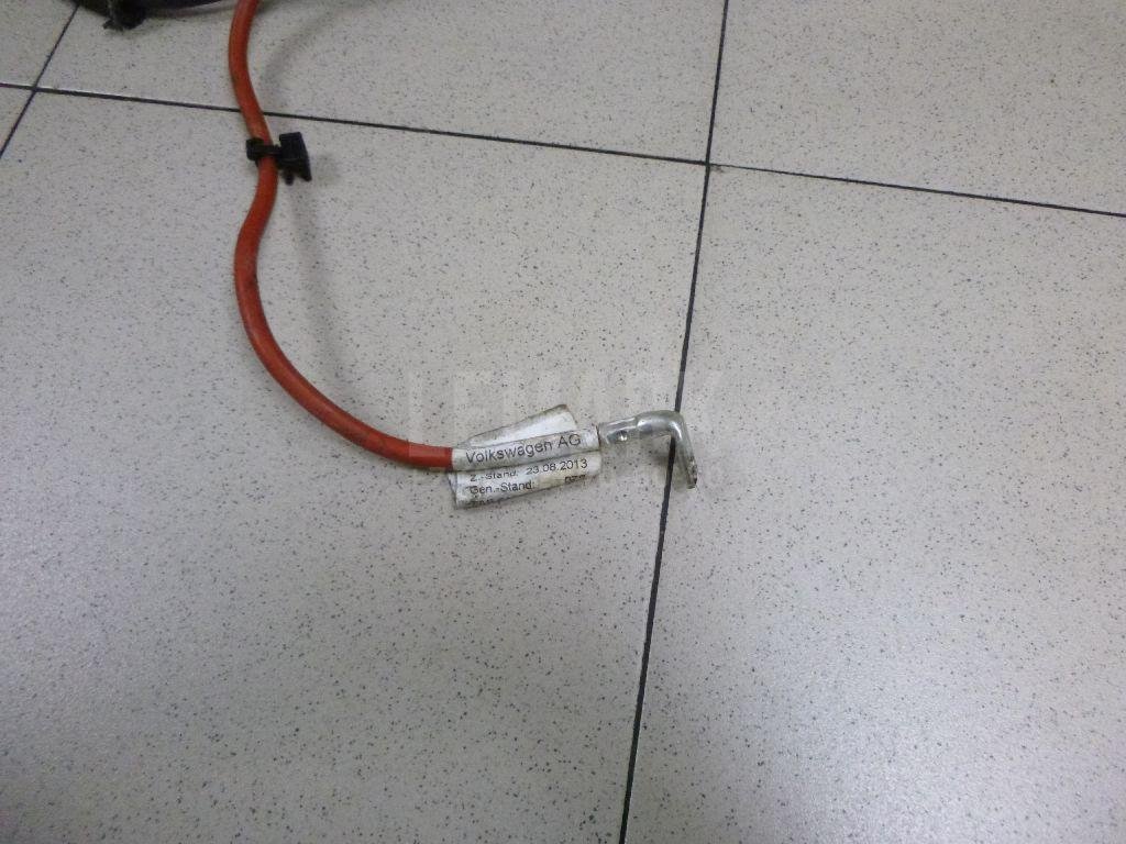 Клемма аккумулятора плюс