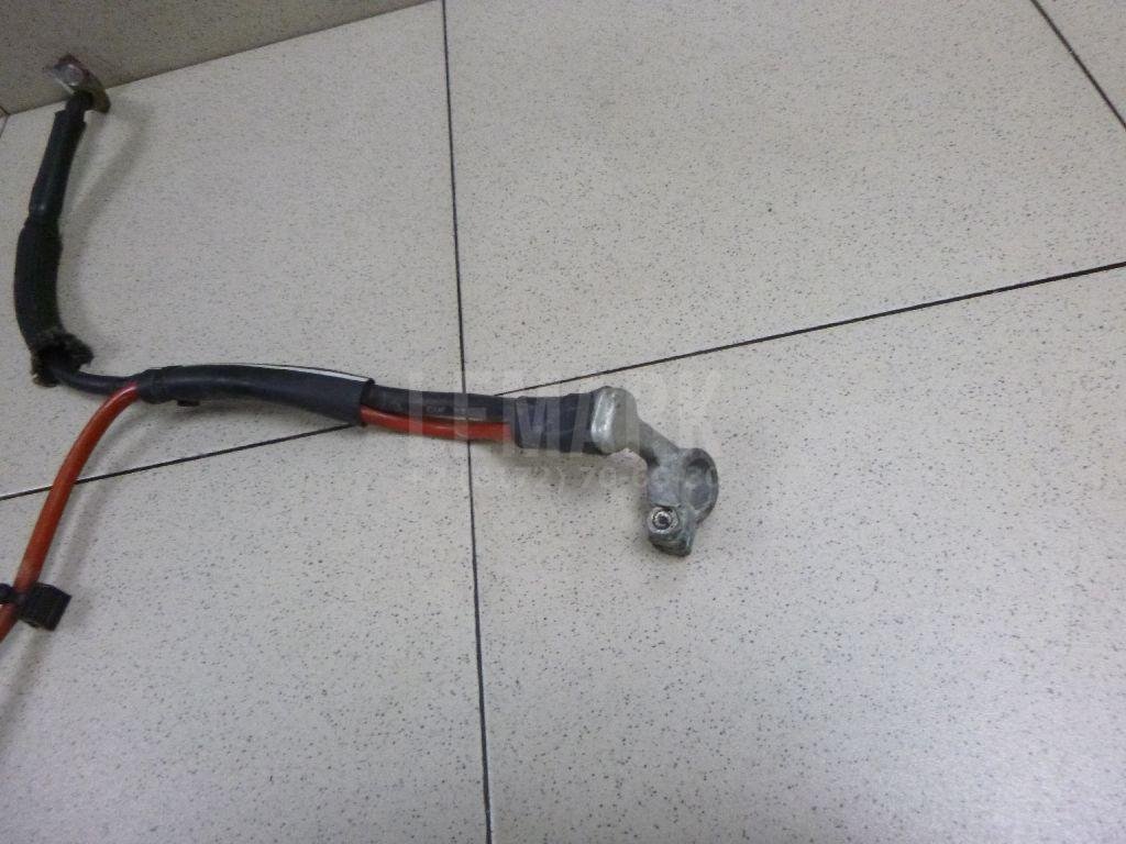 Клемма аккумулятора плюс