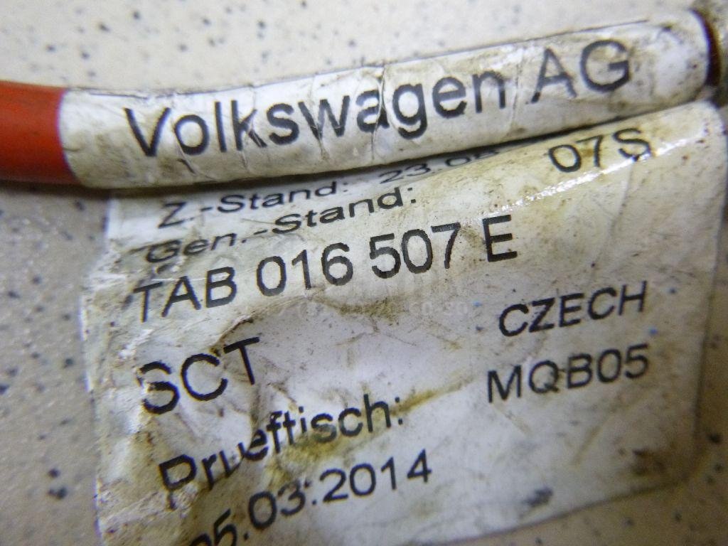 Клемма аккумулятора плюс