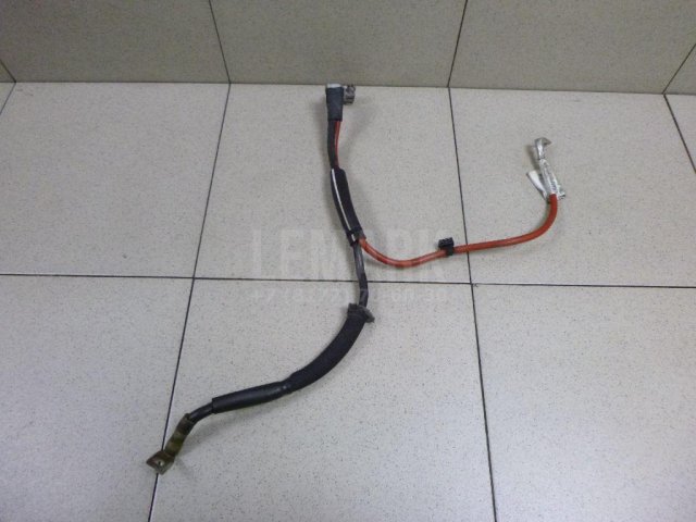 Клемма аккумулятора плюс