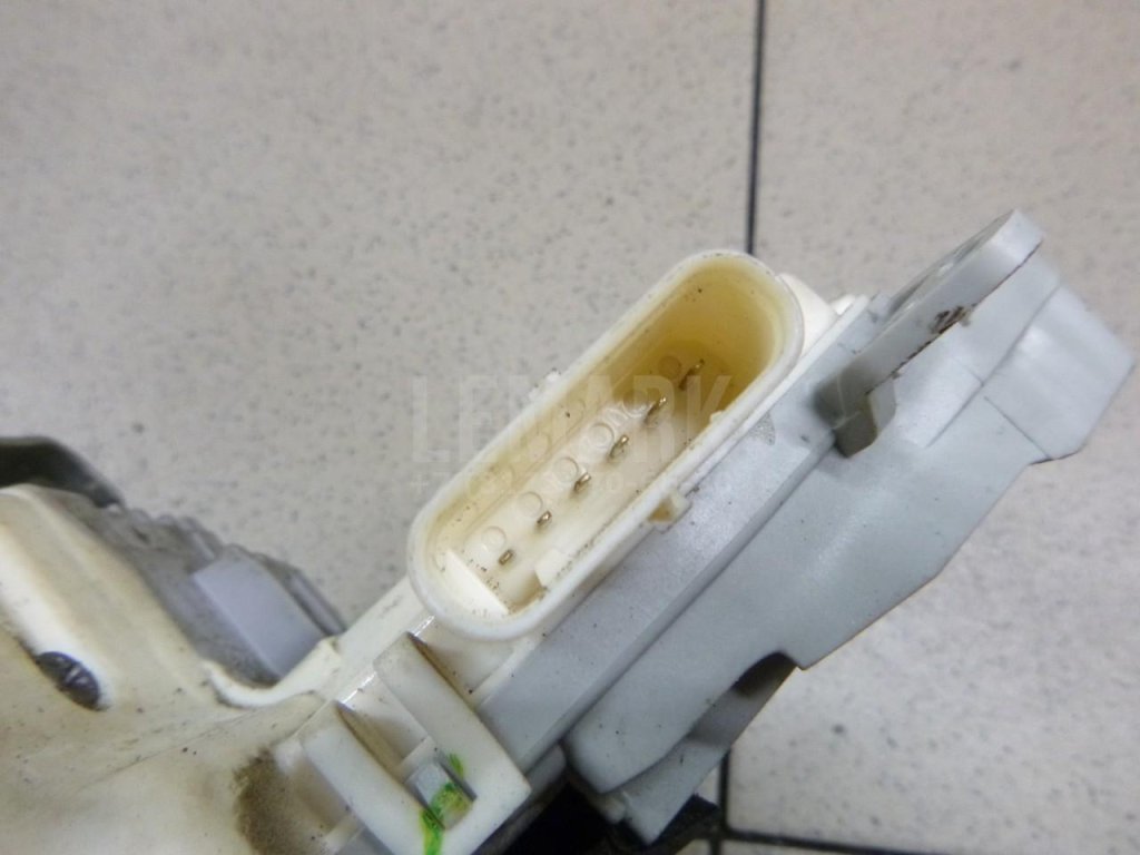 Замок двери задней правой