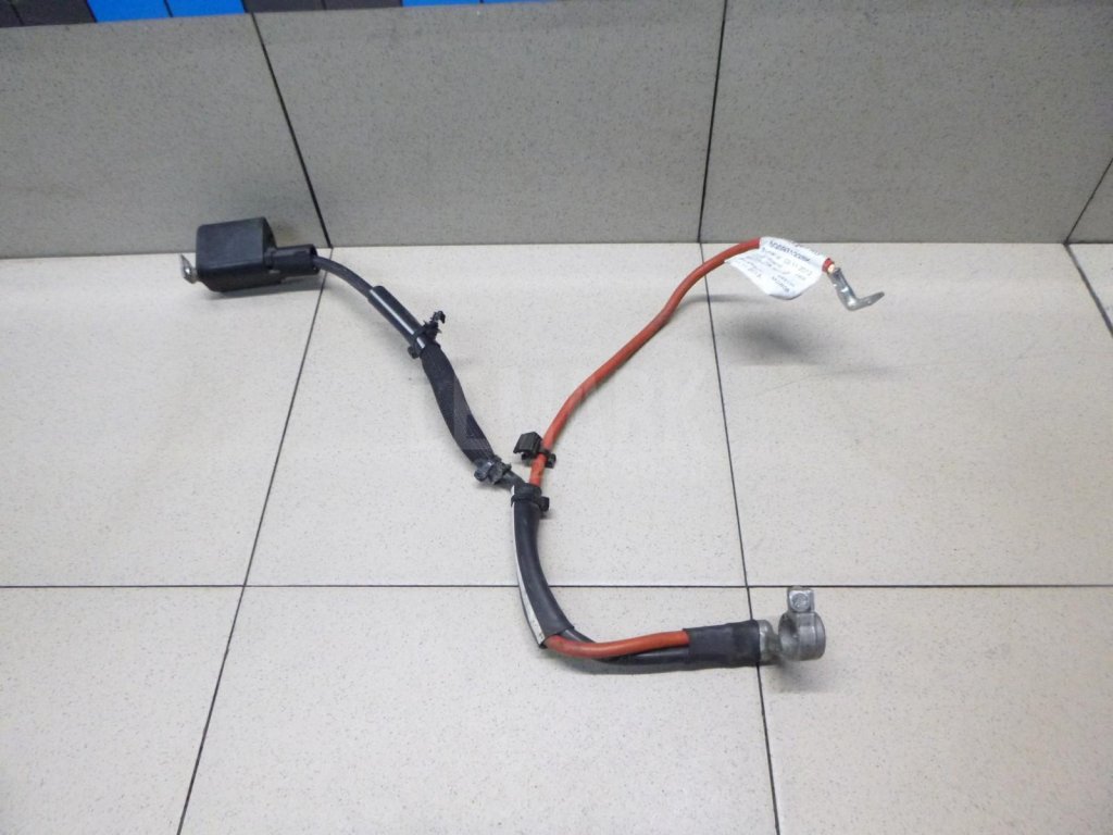 Клемма аккумулятора плюс