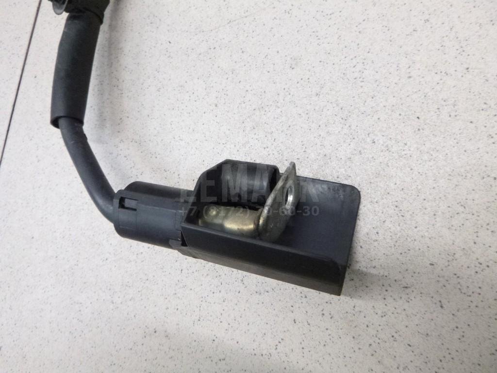 Клемма аккумулятора плюс