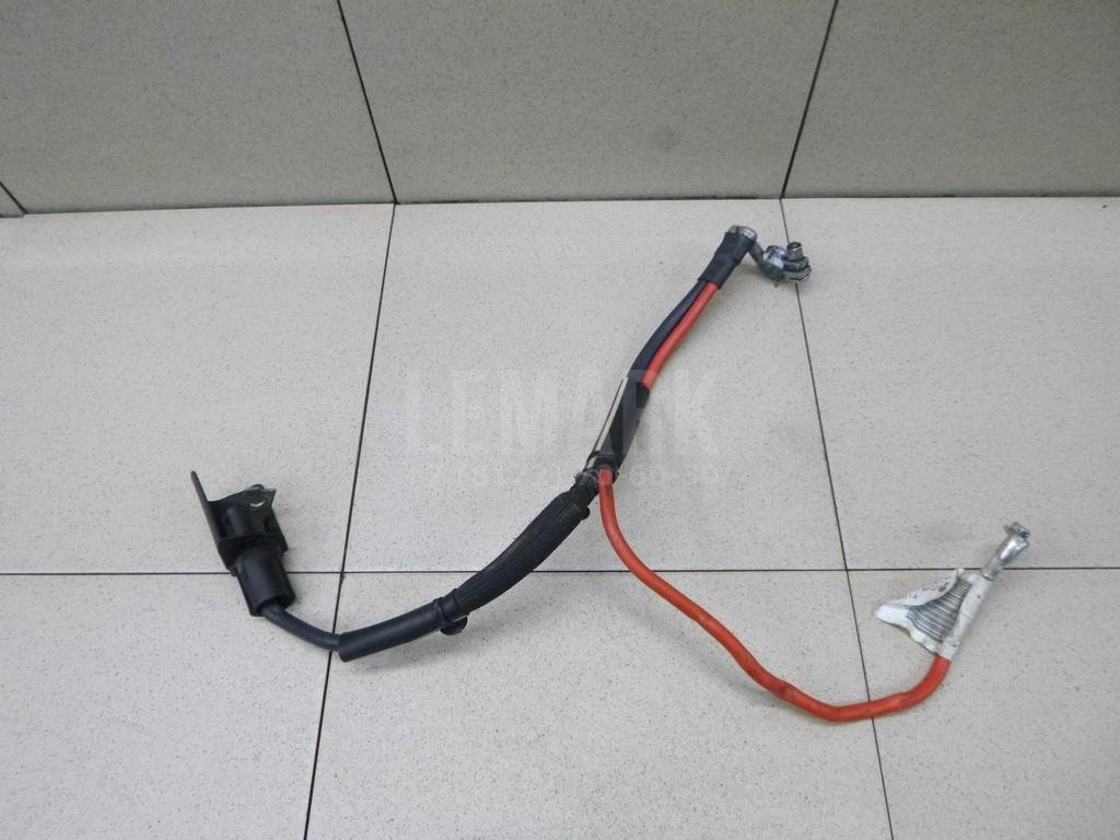 Клемма аккумулятора плюс