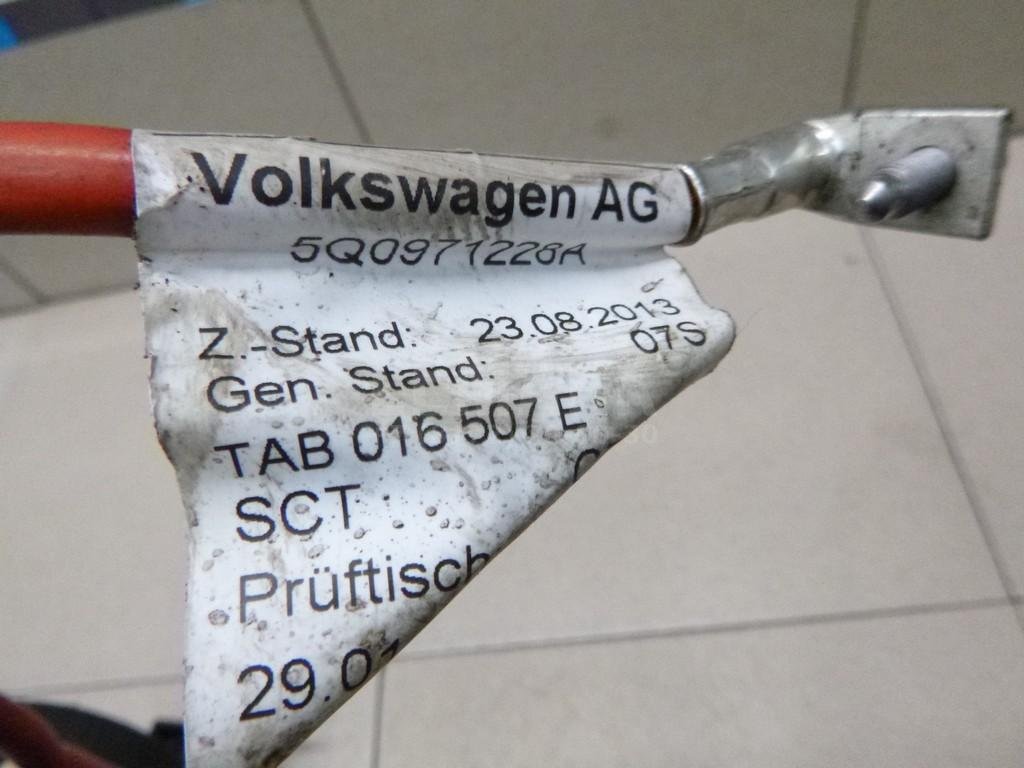 Клемма аккумулятора плюс