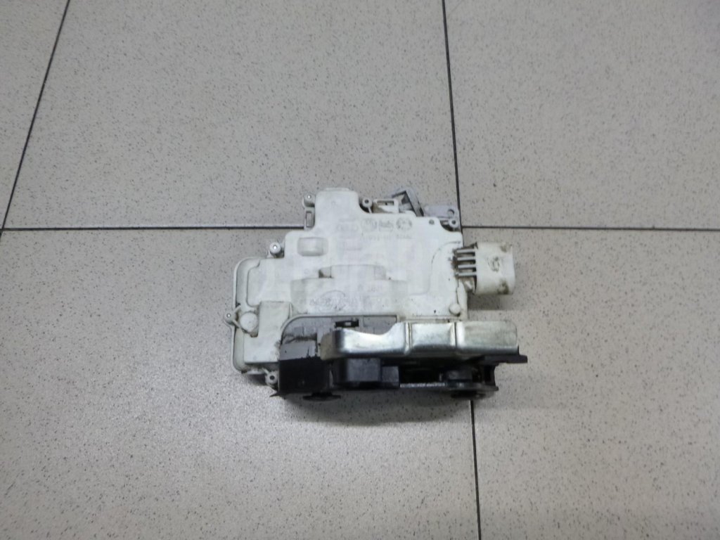 Замок двери задней правой