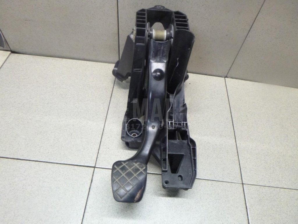 Педаль тормоза