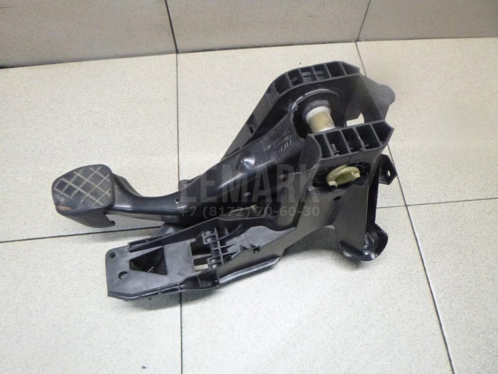 Педаль тормоза