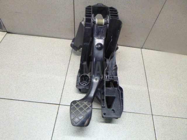 Педаль тормоза