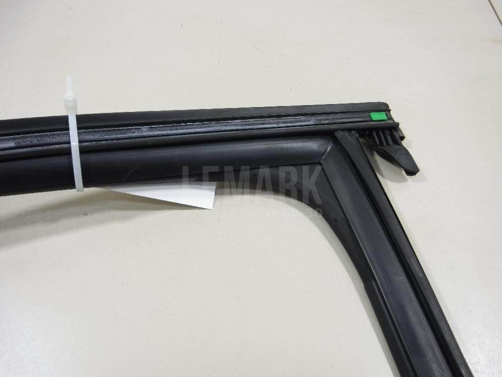 Уплотнитель стекла двери для  Audi A4 [B9] 2015