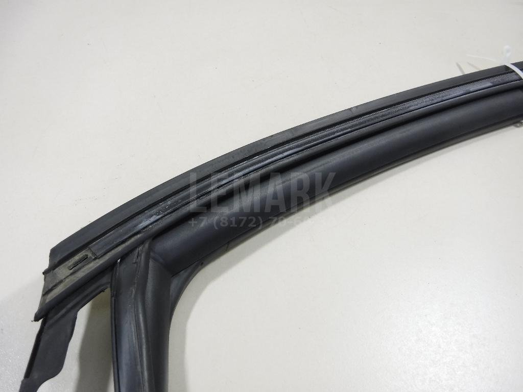 Уплотнитель стекла двери для  Audi A4 [B9] 2015