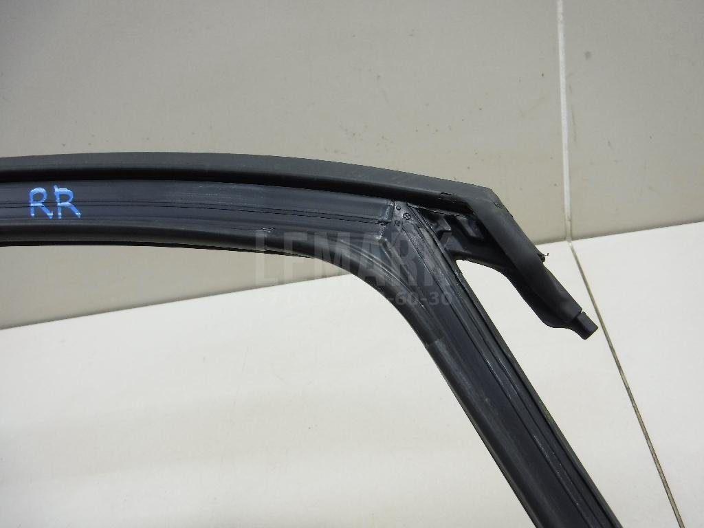 Уплотнитель стекла двери для  Audi A4 [B9] 2015