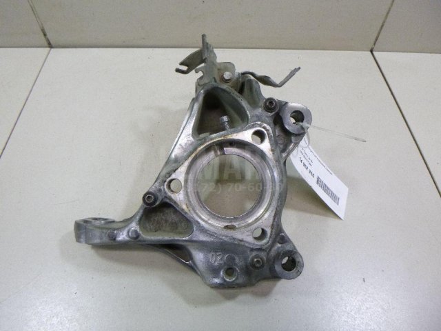 Кулак поворотный передний правый