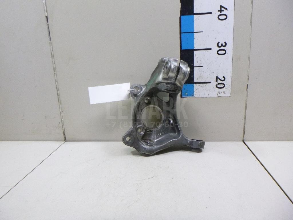 Кулак поворотный передний правый