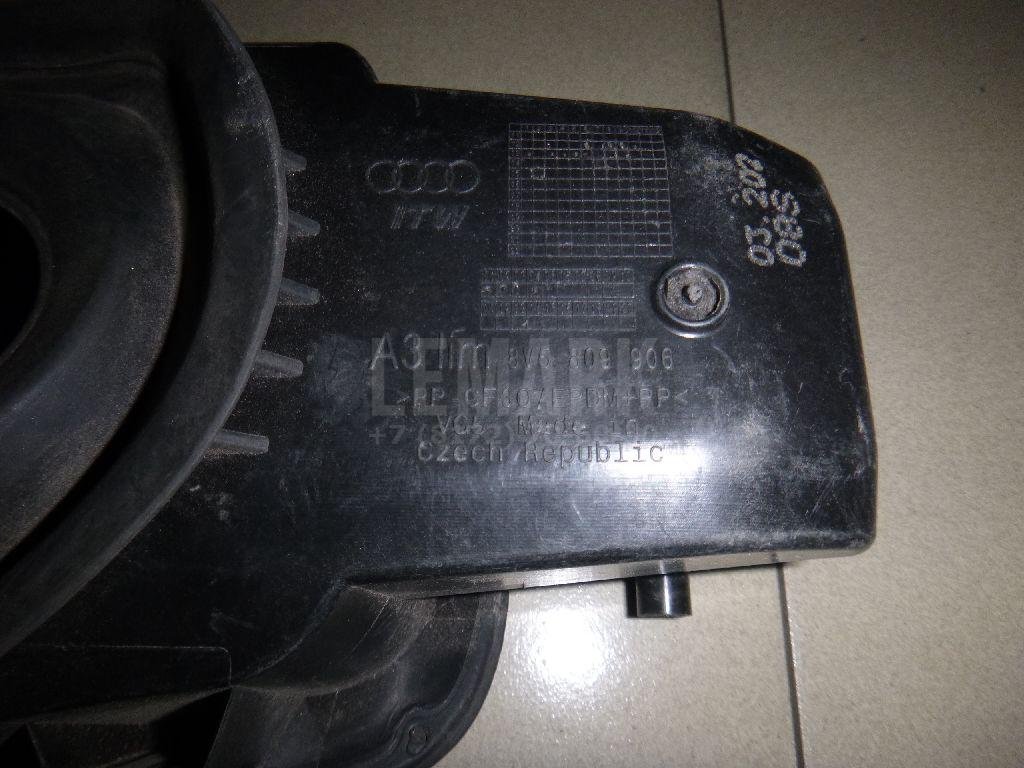 Ниша лючка бензобака