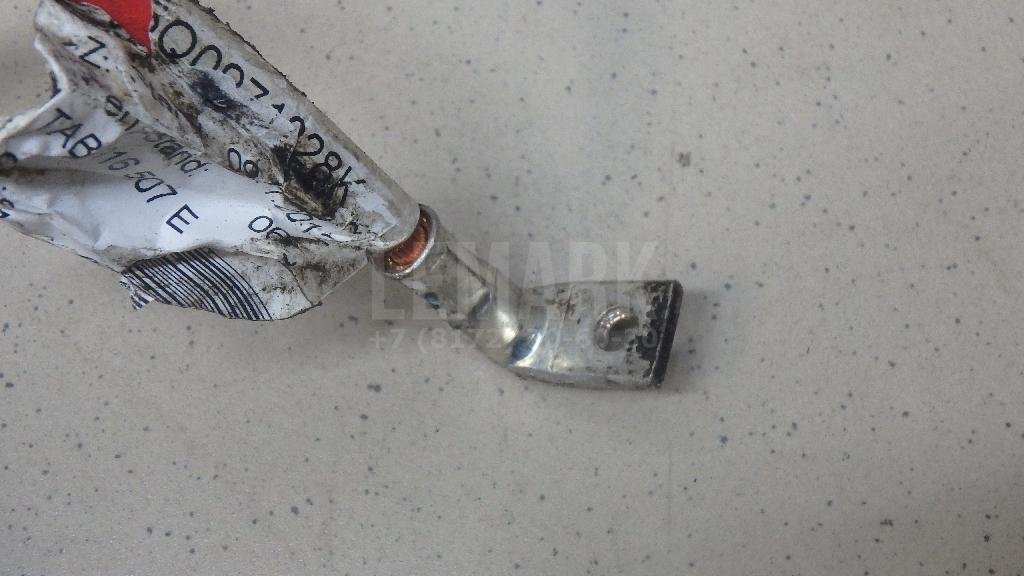 Клемма аккумулятора плюс