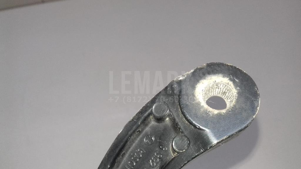 Поводок стеклоочистителя передний правый