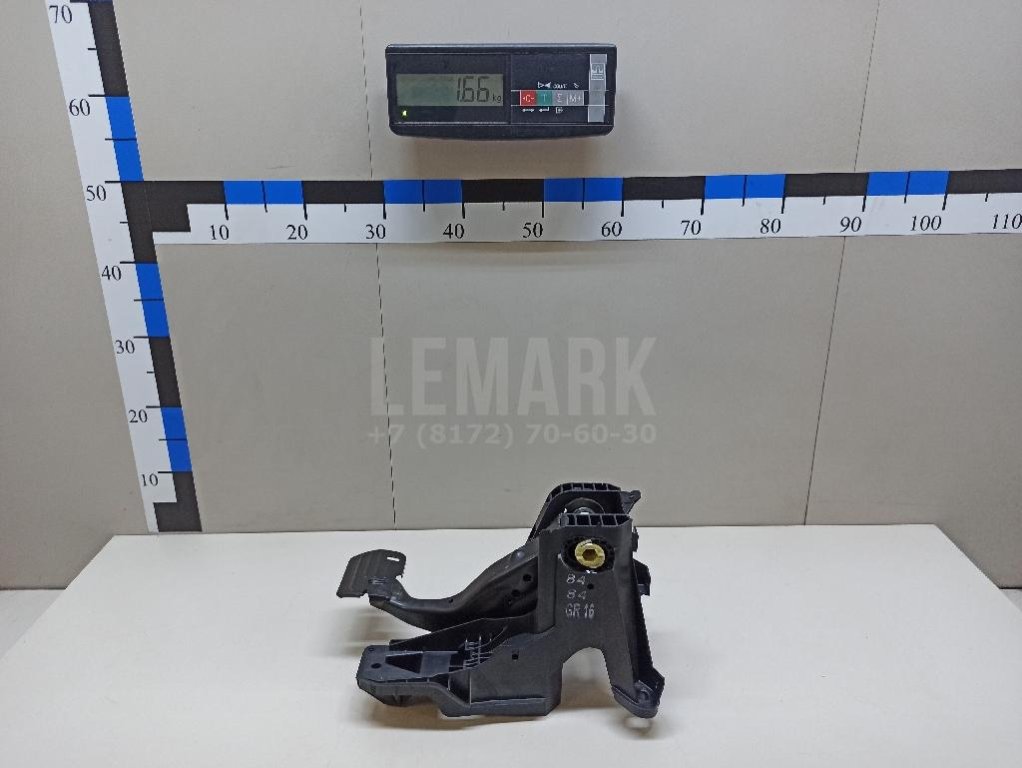 Педаль тормоза