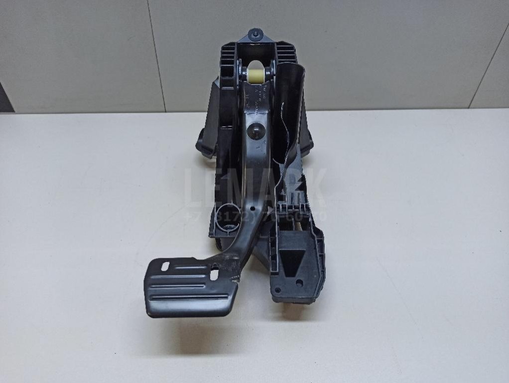 Педаль тормоза