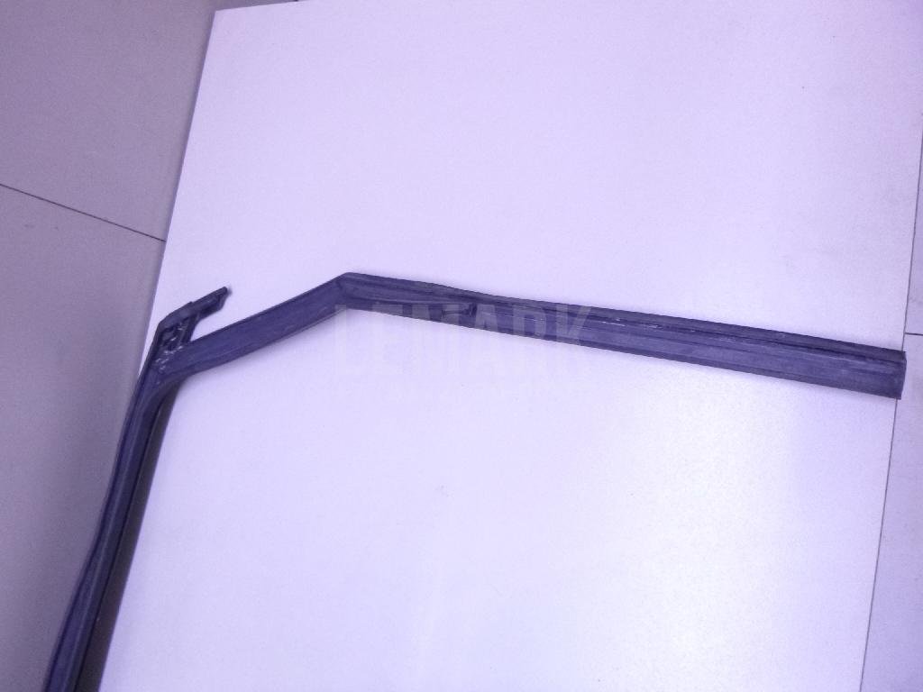 Уплотнитель стекла двери для  Alfa Romeo 166 1998-2007