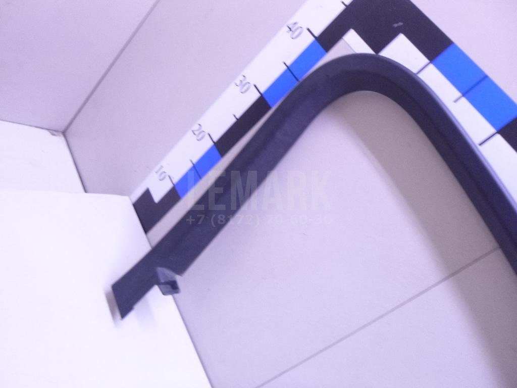 Накладка двери передней левой