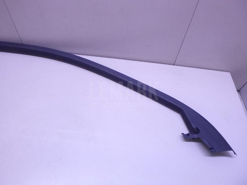 Накладка двери передней левой