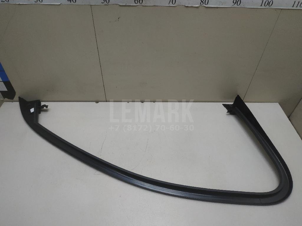 Накладка двери передней правой