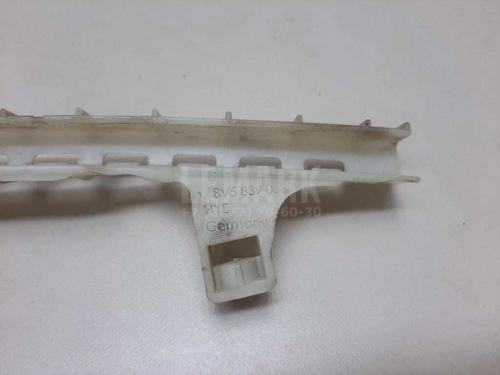 Направляющая стекла двери