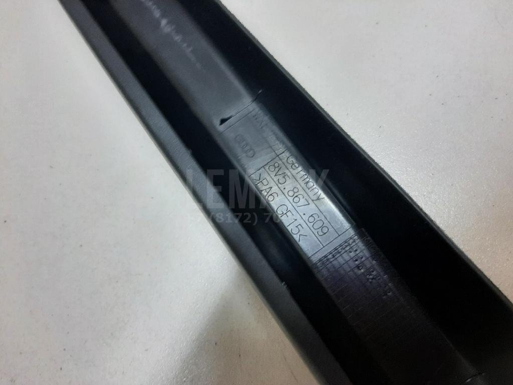 Накладка двери передней левой