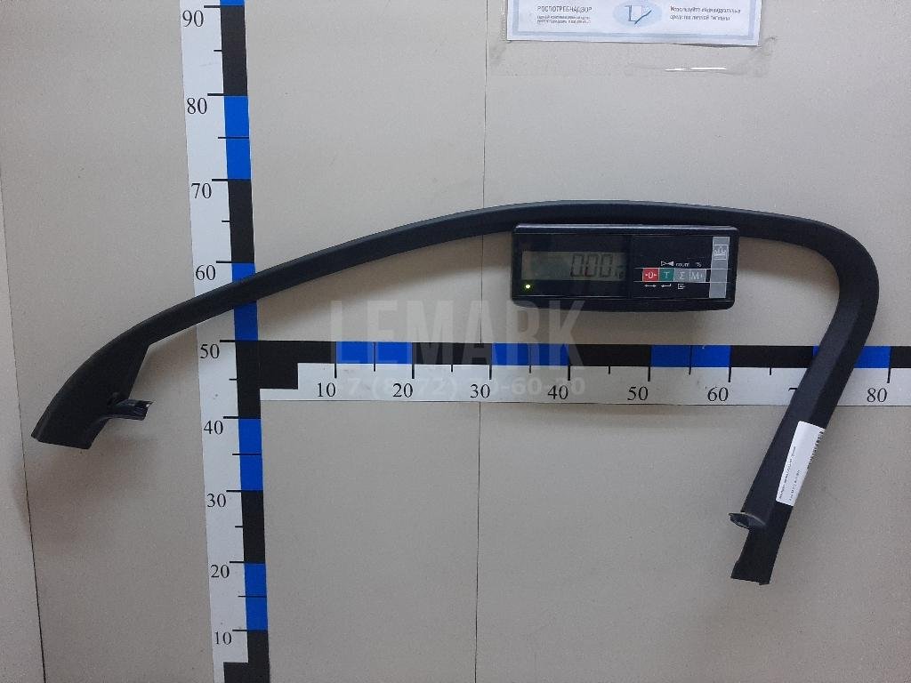 Накладка двери передней правой