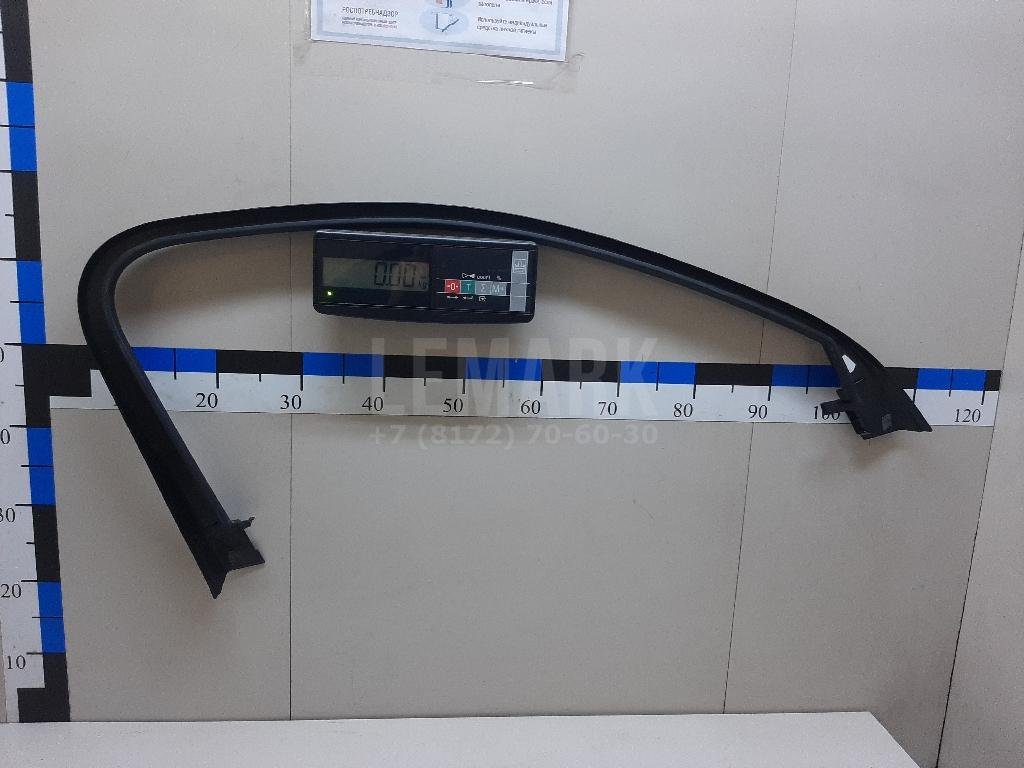 Накладка двери передней правой