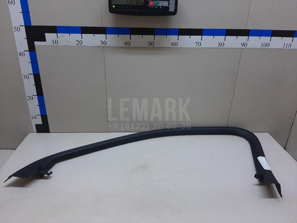 Накладка двери передней правой