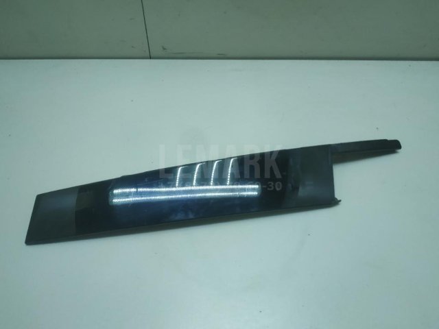 Накладка двери передней правой