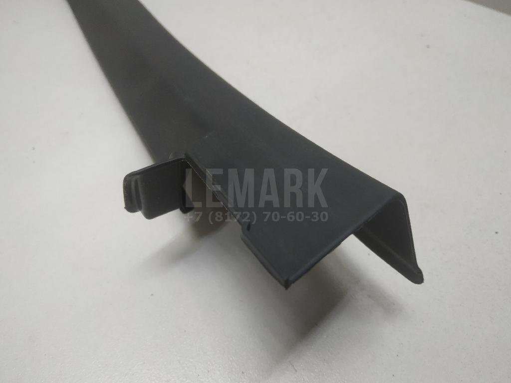 Накладка двери передней правой