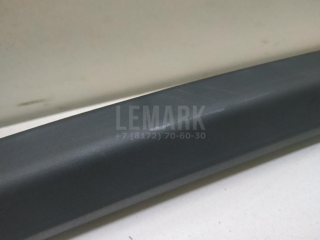 Накладка двери передней правой