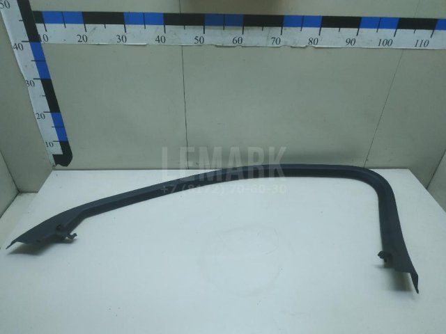 Накладка двери передней правой