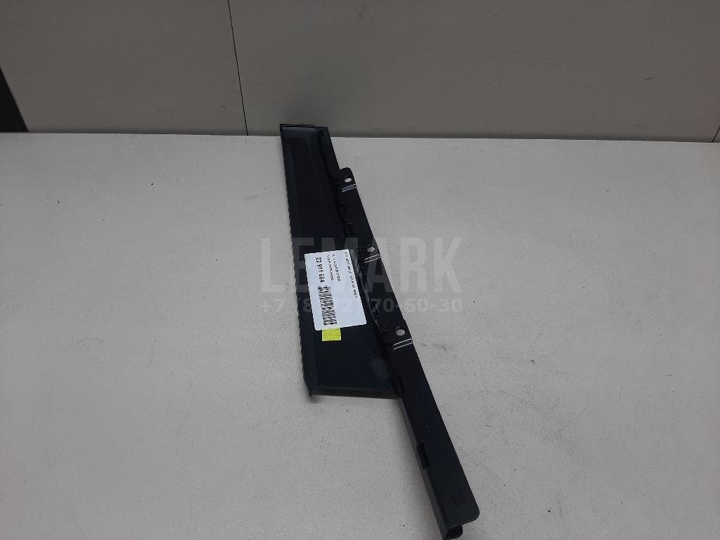 Накладка двери передней левой