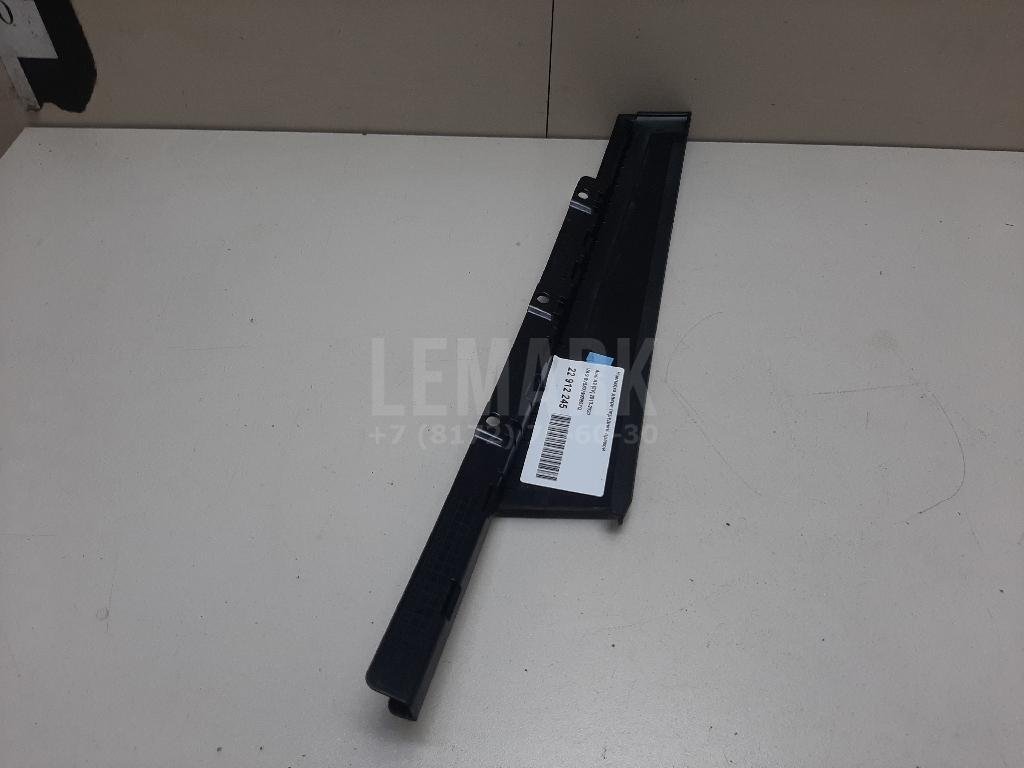 Накладка двери передней правой