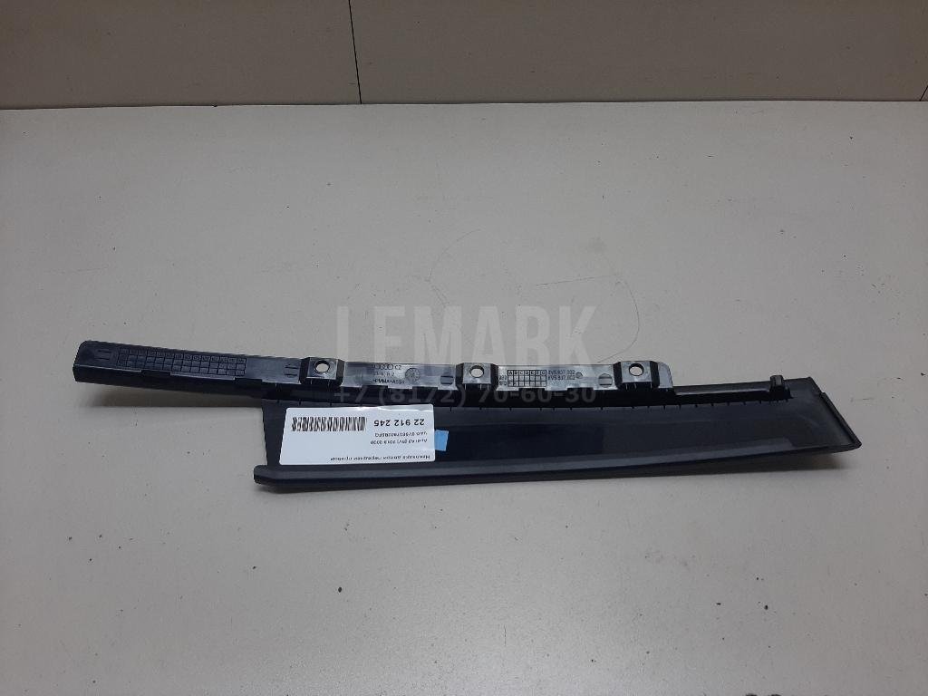 Накладка двери передней правой