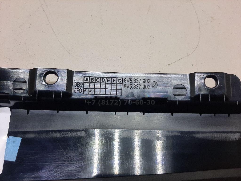 Накладка двери передней правой