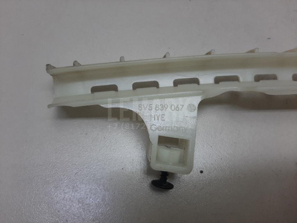 Направляющая стекла двери