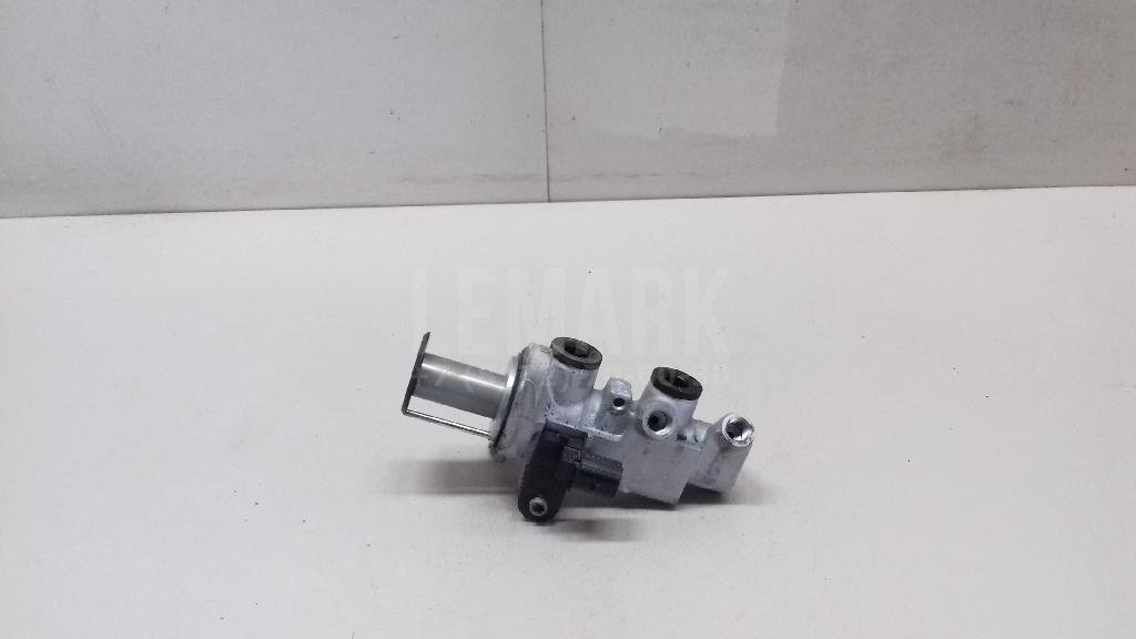 Цилиндр тормозной главный