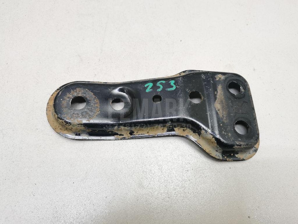 Кронштейн передней балки