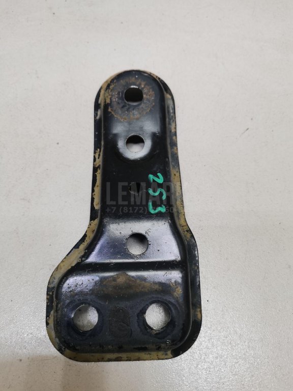 Кронштейн передней балки