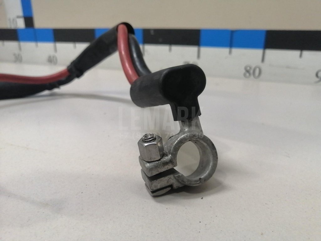 Клемма аккумулятора плюс